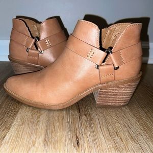 Dolce Vita Olida Chopout Boots